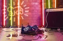Dr. Martens攜手普普藝術大師Keith Haring 首波釋出最新藝術跨界之作、經典塗鴉上腳稱霸街頭！