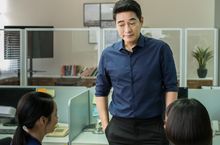 「社畜」年度必看紓壓電影《老闆衝殺小》！帥老闆竟是連環殺人魔！？