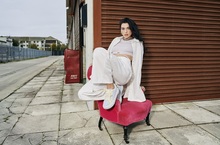 流行女王 Dua Lipa 女力再出擊 PUMA SUEDE MAYU 春夏檸黃新色