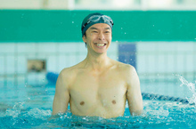 長谷川博己《救救旱鴨子》勤練「倒退嚕」泳技  大讚故事感動人心