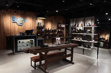承襲街頭經典走過時代記，SHOEX忠孝旗艦店Dr. Martens、trippen 4月23日滿血回歸！