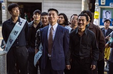 《闇黑對決》上映首日以近30%票房市占率超越《蟻人3》、《灌籃高手》空降韓國票房冠軍！