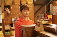 橋本環奈露香肩化身《湯道》招牌少女  「熊本熊之父」驚喜軋一角