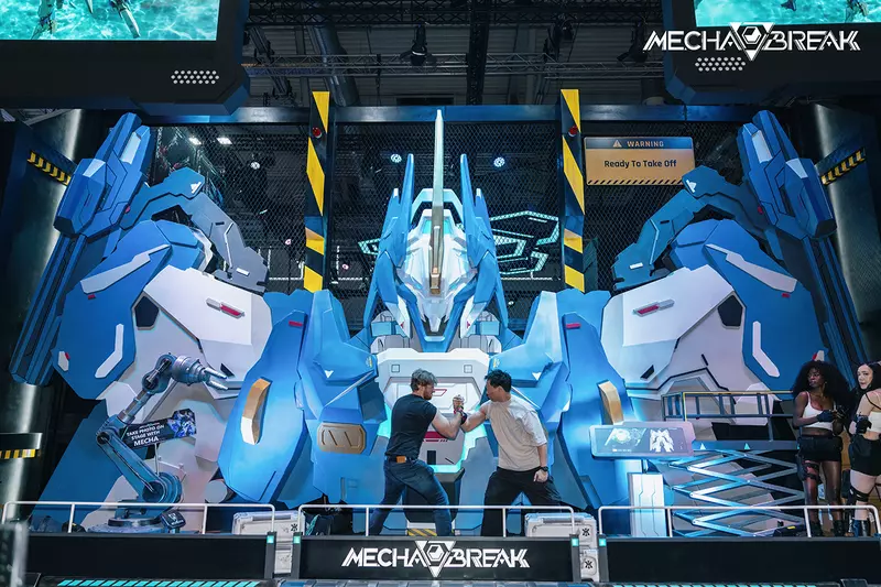 科幻機甲新作《Mecha BREAK》亮相Gamescom2024，微軟遊戲執行長Phil·Spencer現身打卡