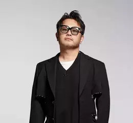 蘇震洋〈比寂寞更寂寞〉MV 瀟灑「自宮」留台德混血蒲禾菲唱獨角戲 成就第一視角MV
