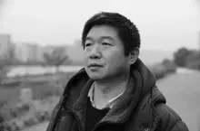 世界級紀錄片大導王兵《青春》三部曲 8 月 1 日全台上映 金馬最佳紀錄片得主,以十年拍攝直擊3億中國農民工的青春與代價 世界級紀錄片大導王兵《青春》三部曲 8 月 1 日全台上映 金馬最佳紀錄片得主,以十年拍攝直擊3億中國農民工的青春與代價