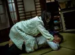男神楊祐寧《泥娃娃》反轉硬漢形象 遭地表最恐怖孕婦壓制在地