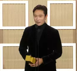 韓國第一人！李炳憲獲頒多倫多影展「特別貢獻獎」 台上謝導演朴贊郁助圓夢 讚【徵人啟弒】「非看不可」