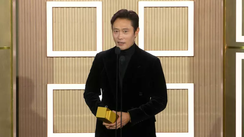 韓國第一人！李炳憲獲頒多倫多影展「特別貢獻獎」 台上謝導演朴贊郁助圓夢 讚【徵人啟弒】「非看不可」