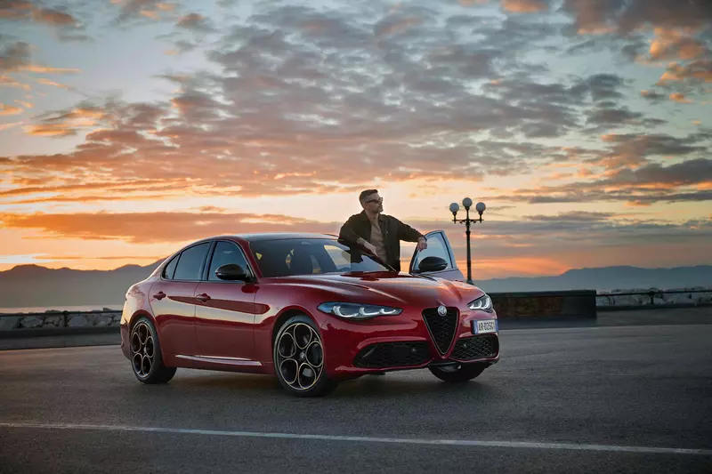 重返信仰之路｜Alfa Romeo 強勢回歸台灣 駕馭不是樂趣，而是信仰｜就愛為快而狂