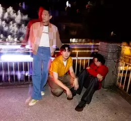 金曲樂團宇宙人睽違三年重磅回歸！為夜不眠的夜貓族打造全新單曲〈不曾寧靜的夜〉 遠赴日本錄音！大師級混音師北城浩志助陣　捕捉夜的聲音