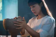 「戲劇天后」丁噹顛覆過往演繹「變鬼后」 首度詭魅獻聲同名電影《泥娃娃》的主題曲