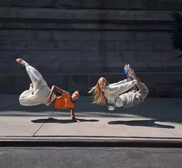 Play Your Way 時尚運動新篇章  FENTY x PUMA by Rihanna 玩出金屬系足球風