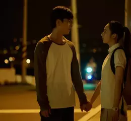 粉紅泡泡再現！曾敬驊、李沐「散步偷牽手」甜到融化