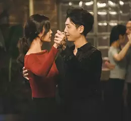 鄭敬淏《誰想當老大》苦練探戈練到指甲脫落  金髮刺青帥翻銀幕