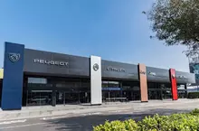 亞太首座及最大 STELLANTIS BRAND HOUSE 據點亮相 寶嘉聯合攜手佳樂汽車  「台中旗艦品牌中心」盛大開幕 Jeep 全新展示中心首次對外公開  預告品牌即將回歸