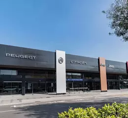 亞太首座及最大 STELLANTIS BRAND HOUSE 據點亮相 寶嘉聯合攜手佳樂汽車  「台中旗艦品牌中心」盛大開幕 Jeep 全新展示中心首次對外公開  預告品牌即將回歸