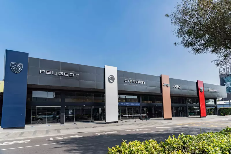 亞太首座及最大 STELLANTIS BRAND HOUSE 據點亮相 寶嘉聯合攜手佳樂汽車  「台中旗艦品牌中心」盛大開幕 Jeep 全新展示中心首次對外公開  預告品牌即將回歸