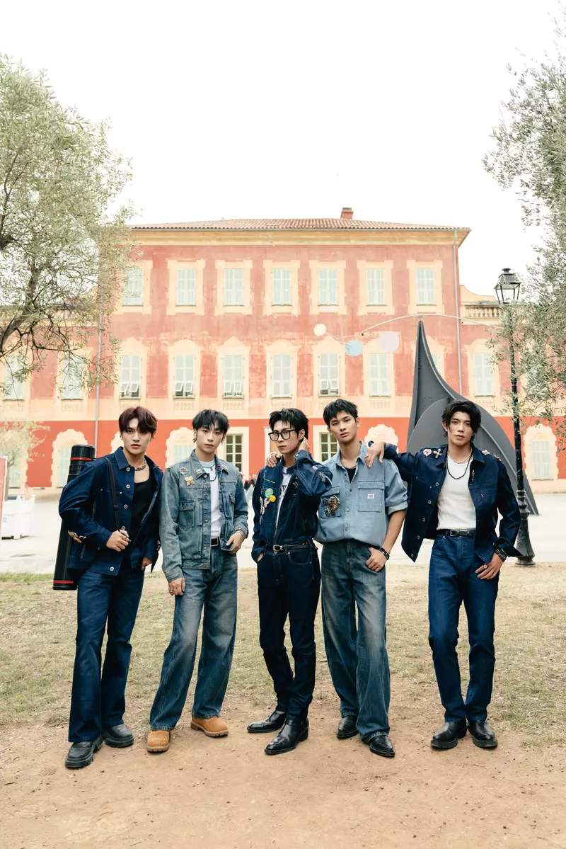 FEniX新專輯《參》實體雙版本！南法「蔚藍海岸版」× 義大利「甜水小鎮版」走進莫內名畫世界 第二波主打〈Day Off〉MV 取景超夢幻！體驗南法美景 連晨翔雲端客串？！