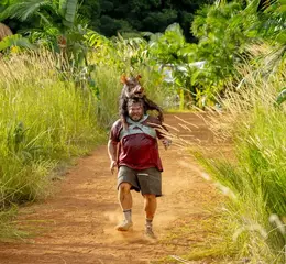 傑克布萊克亞馬遜叢林背豬逃命 【大蟒蛇】超荒謬動作戲讓人笑到抽筋