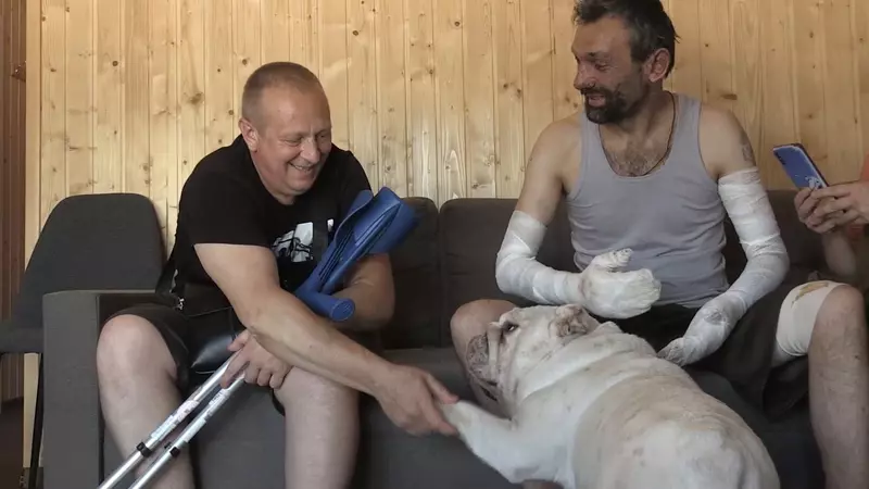 退伍軍人戰後PTSD被治療犬治癒 滿懷感謝投身國際動物救援行動 日本導演遠赴烏克蘭紀錄【戰火下的毛孩】處境 1月底赴台親身分享經歷