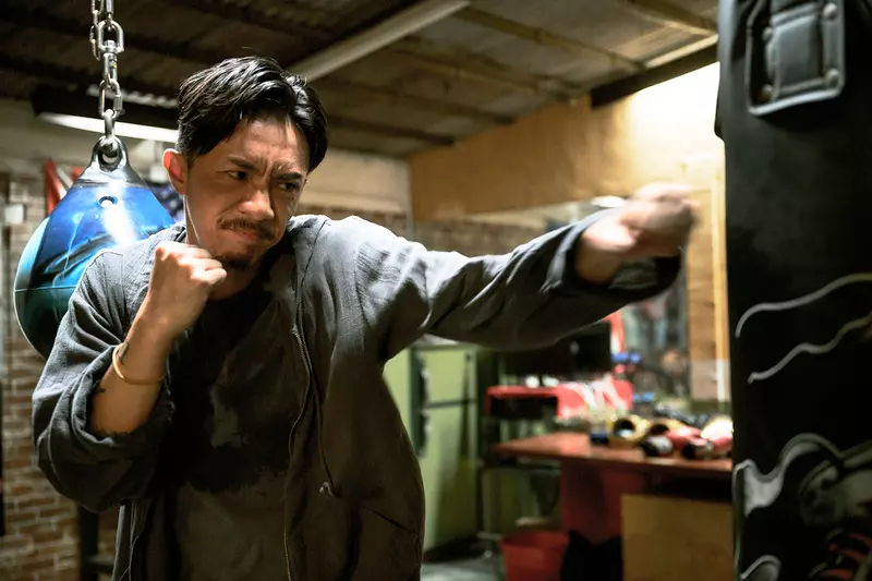 香港動作電影《金童》 男主角張繼聰戲裡戲外都超勵志 不想花兩年時間肉體改造 挑戰演技的作品不見天日 自費六位數港幣完成電影