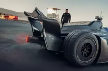 Porsche 開啟 Formula E 新篇章：全新保時捷 GEN4 賽車推動性能革命