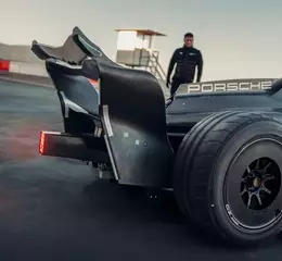 Porsche 開啟 Formula E 新篇章：全新保時捷 GEN4 賽車推動性能革命