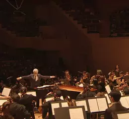 【Ryuichi Sakamoto | Playing the Orchestra 2014 ~ 坂本龍一・永恆的迴響】二月底登上台灣大銀幕 坂本龍一親揭311災後心境，直到寫下那首樂曲才重新找到心靈出口