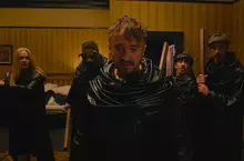 迷因成真！「跩哥馬份」主演【他們要殺你】改拿西瓜刀喊「真好用！」