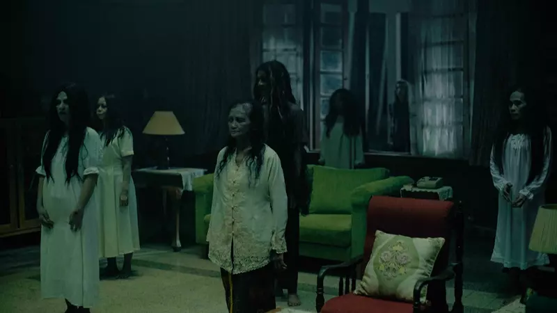 印尼姊妹返鄉遭惡靈入侵！網路恐怖故事【屍咒還魂】登大銀幕