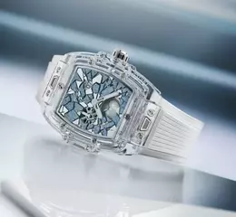 在光影之中雕琢時間的輪廓Spirit of Big Bang Impact 月相腕錶