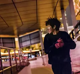 《我未許願先吹蠟燭》正式預告亮相   8/14全台上映 柯震東慘遭一路追打 摔下高台繼續被踩踢 慘不忍睹