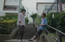鬼才導演下北澤拍攝期間住膠囊旅館，笑稱重溫二十歲劇場夢 日本男星【超越無限電影院】玩樂團不彈樂器，驚悚捲入難解黑道紛爭