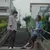 鬼才導演下北澤拍攝期間住膠囊旅館，笑稱重溫二十歲劇場夢 日本男星【超越無限電影院】玩樂團不彈樂器，驚悚捲入難解黑道紛爭
