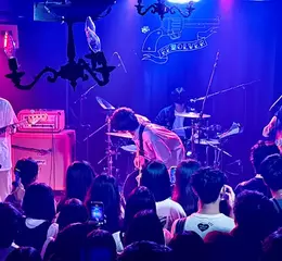 溫室雜草2026年新單曲〈泥巴〉已於各大數位音樂平台全面發行
