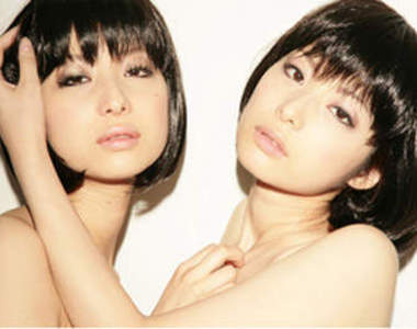 現役護士MariEri拍清涼寫真，正妹雙胞胎讓你目不轉睛！