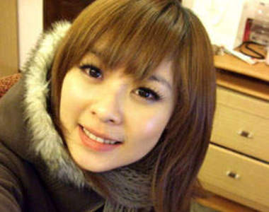 台灣首位電玩系美少女〝華義LIZ〞胡捷瑜