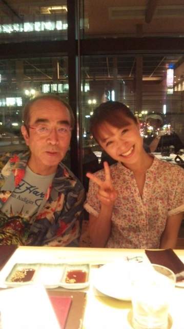 志村健跟相差30歲的阿妹仔親蜜照 - 圖片2 志村健跟相差30歲的阿妹仔親蜜照 - 圖片2