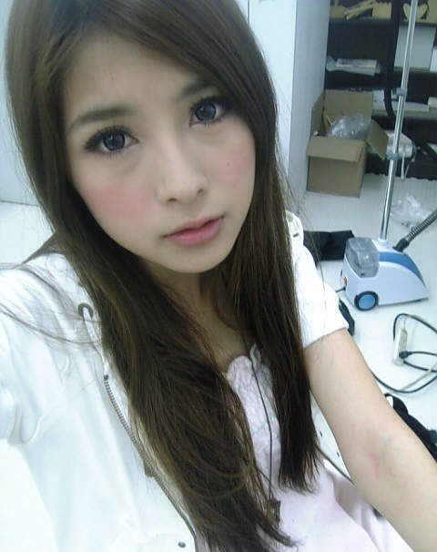 小動物系美女我也想要好好疼愛妳