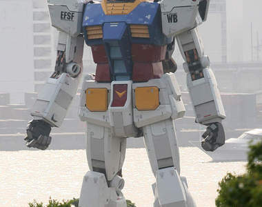 卡通人物跑到現實中的想像圖