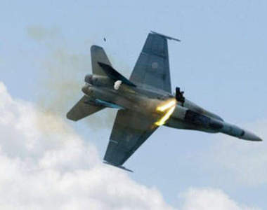 航空展上墜毀的CF-18大黃蜂戰機瞬間照片