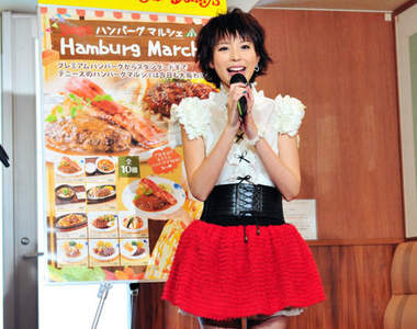 平野綾不當聲優改當漢堡代言人