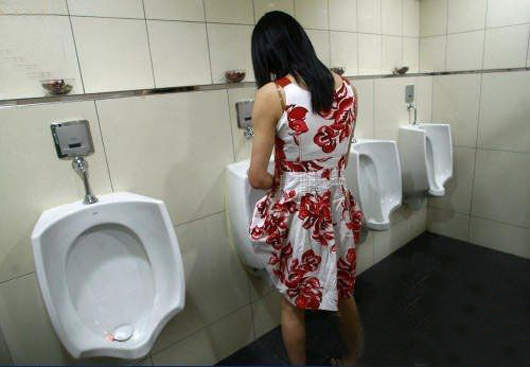 節能環保最高境界~姊姊妹妹站著尿 - 圖片1 節能環保最高境界~姊姊妹妹站著尿 - 圖片1