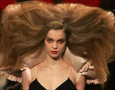 梳個頭好嗎？可別這樣就出門呀！