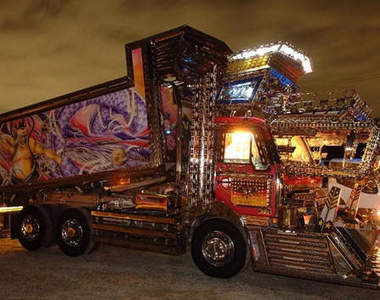 日本暴走藝術卡車 這才夠MAN
