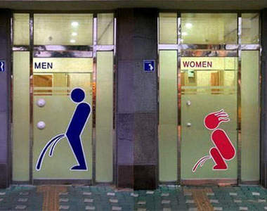 創意廁所指示牌 上廁所前都會笑一下