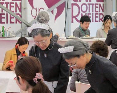 《冥土咖啡館》77歲歐巴桑女僕咖啡 開幕!!!
