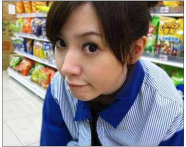 士林萊爾富正妹店員(其實是黑澀會美眉小白兔)