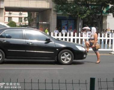 《布拉甲大嬸》最兇猛的阻街女狼~